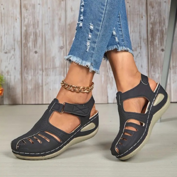 NWOT Black Wedge Heel Sandals - Picture 7 of 7